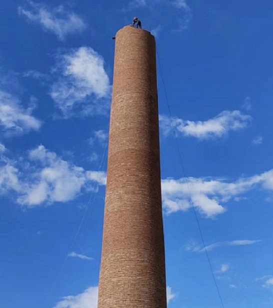 煙囪拆除：安全為基，環(huán)保為魂，效率為翼